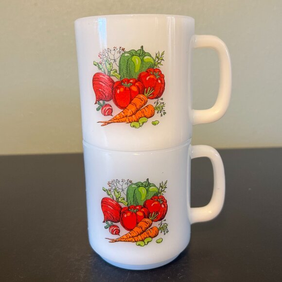 Set of 2 Vtg GLASBAKE White Milk Glass Mugs ~ Vegetable Garden Harvest  ~ 1960s - Picture 3 of 13